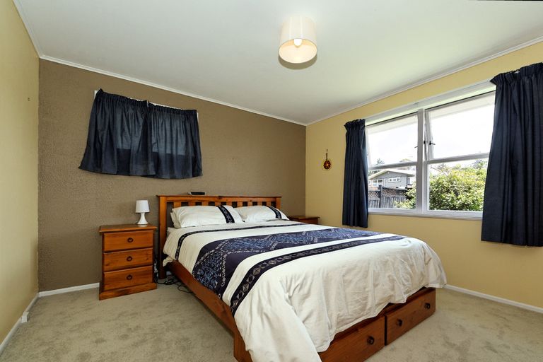 Photo of property in 22 Sarona Avenue, Glen Eden, Auckland, 0602