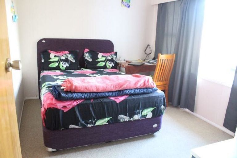 Photo of property in 17 Priestley Drive, Bucklands Beach, Auckland, 2014