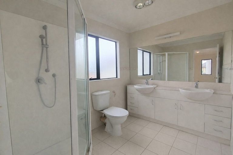 Photo of property in 24 Erne Crescent, East Tamaki, Auckland, 2016