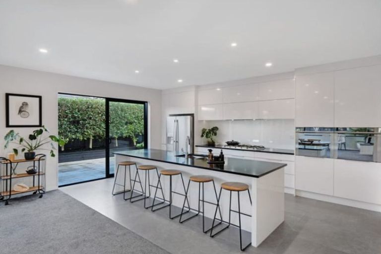 Photo of property in 26 Papa Orchard Drive, Kumeu, 0810