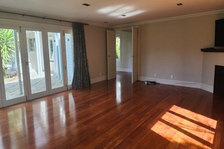 Photo of property in 186 Boord Crescent, Kumeu, 0891