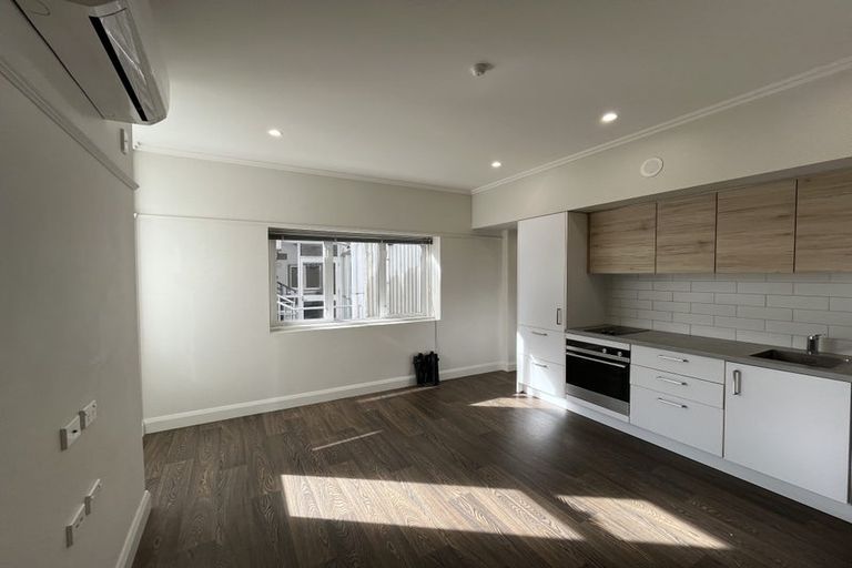Photo of property in Fountain Court Flats, 48 Oriental Parade, Oriental Bay, Wellington, 6011