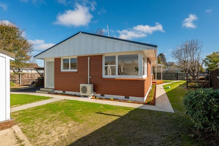 Photo of property in 2 Freebairn Street, Redwood, Christchurch, 8051