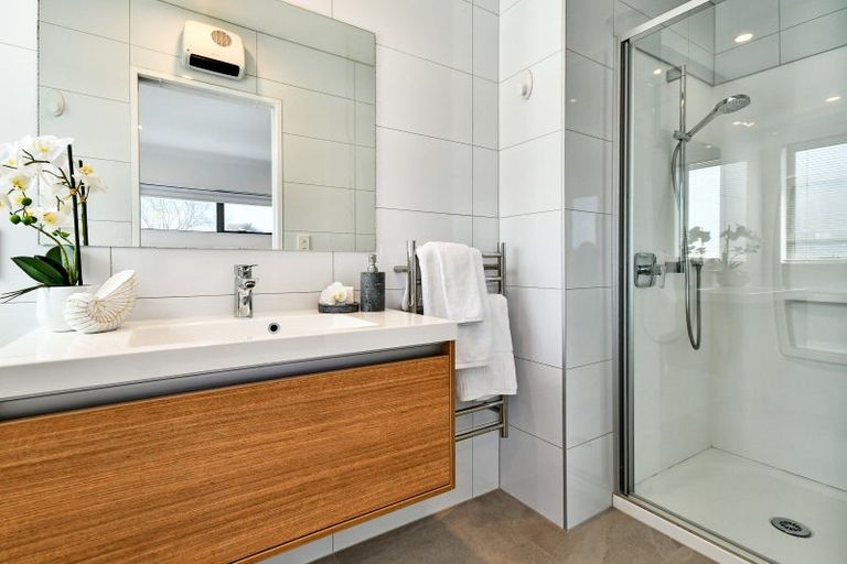 Photo of property in 9 Waituarua Drive, Takanini, 2112