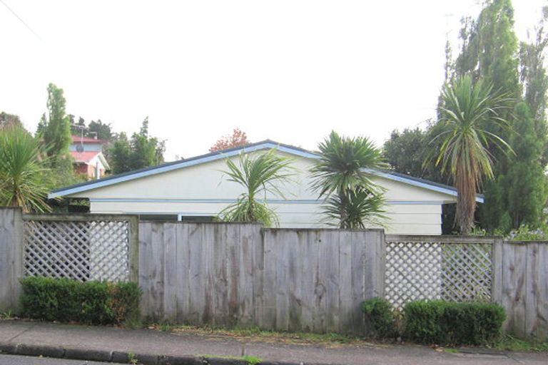 Photo of property in 19 Tomo Street, New Lynn, Auckland, 0600