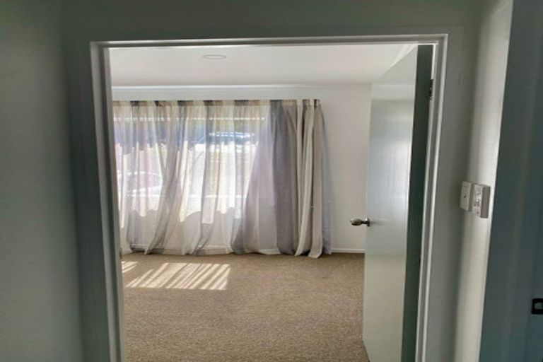 Photo of property in 21 Eskdale Road, Birkdale, Auckland, 0626