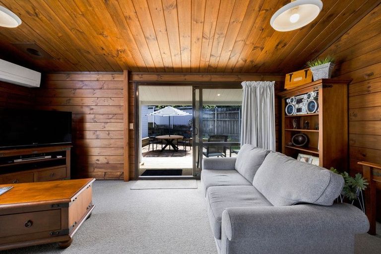 Photo of property in 23 Rospeath Crescent, Spotswood, New Plymouth, 4310