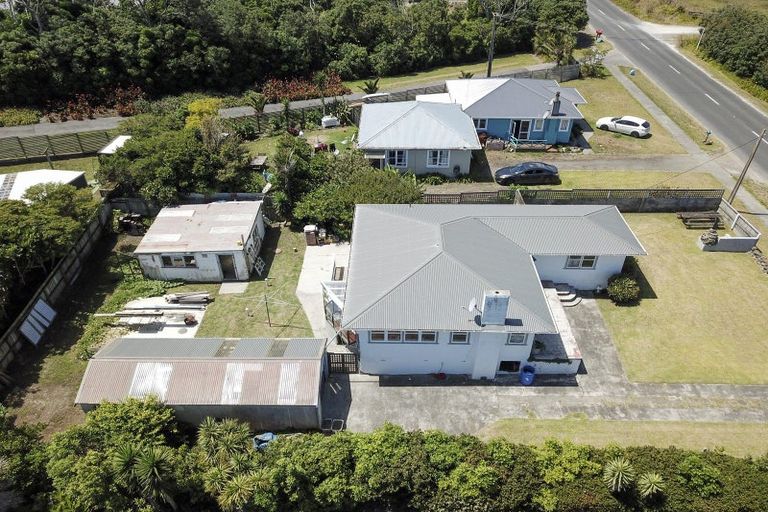 Photo of property in 32 Ripiro Drive, Baylys Beach, Dargaville, 0377