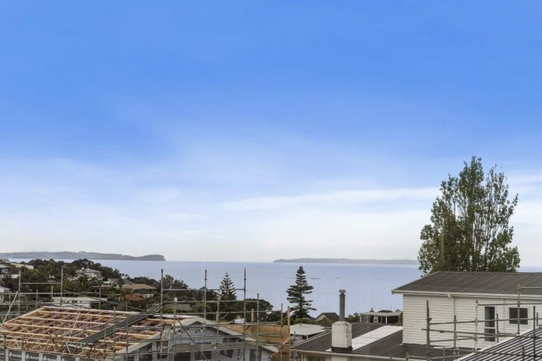 Photo of property in 2/36 Beulah Avenue, Rothesay Bay, Auckland, 0630