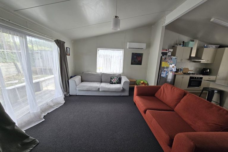Photo of property in 10a York Place, Cannons Creek, Porirua, 5024