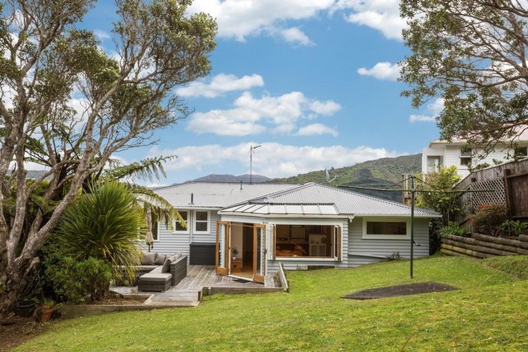 Photo of property in 10 Huntingdon Street, Northland, Wellington, 6012