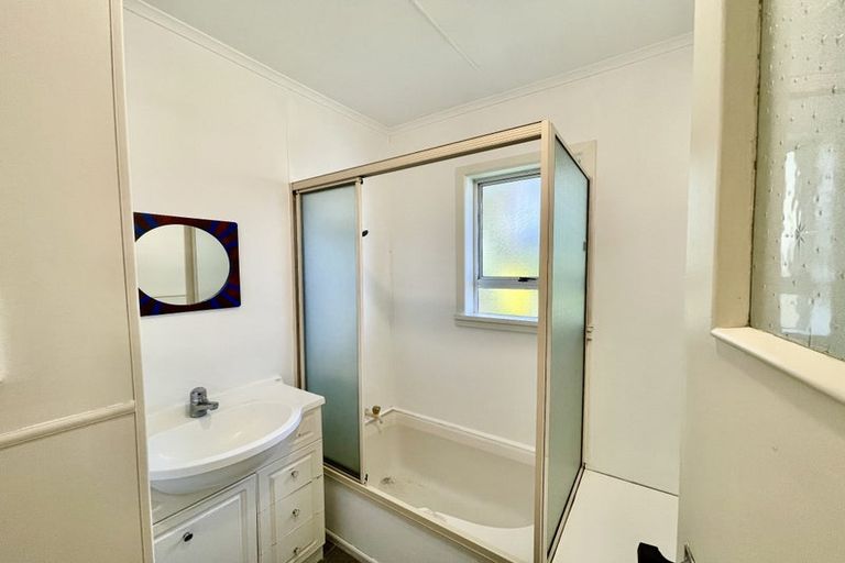 Photo of property in 38 Durham Street, Te Atatu Peninsula, Auckland, 0610