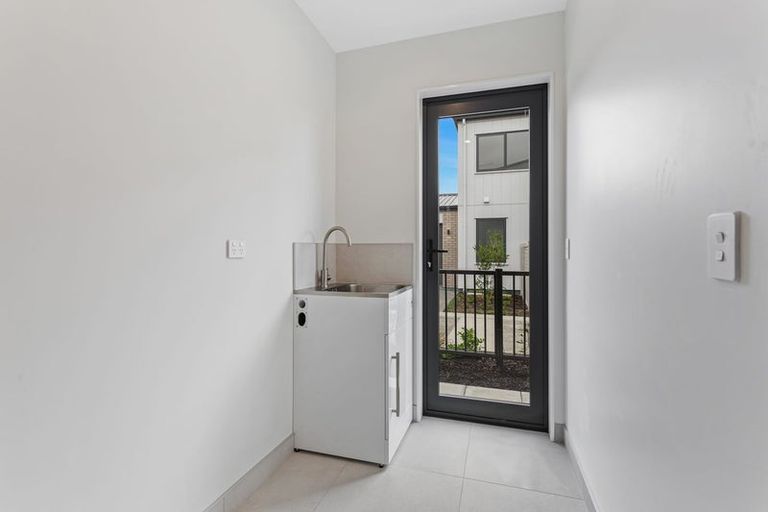 Photo of property in 16 Riria Crescent, Takanini, 2112