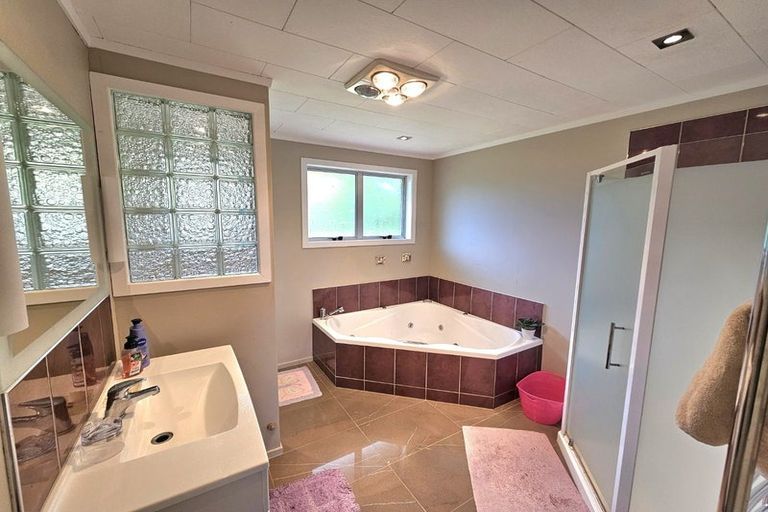 Photo of property in 5 Cargill Place, Frankleigh Park, New Plymouth, 4310