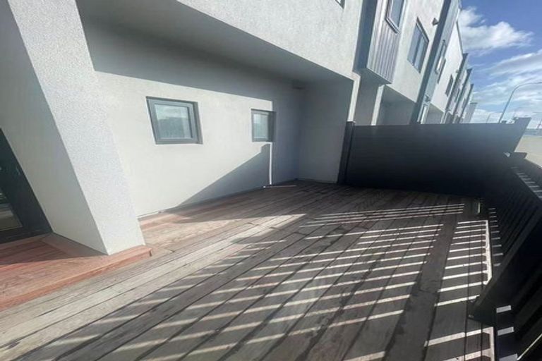 Photo of property in 3 Lemon Tree Lane, Flat Bush, Auckland, 2019