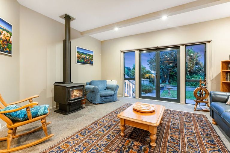 Photo of property in 11 Glengavel Grove, Papakowhai, Porirua, 5024