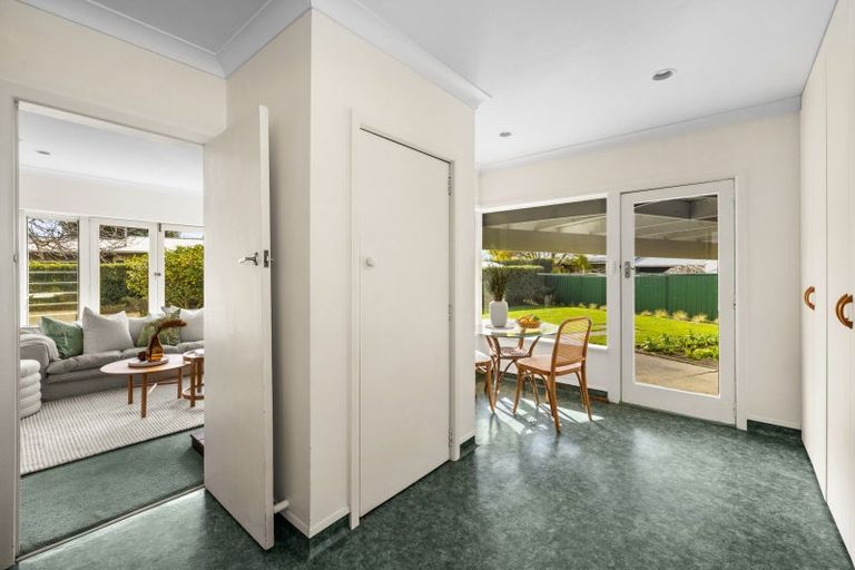 Photo of property in 16 Howard Road, Taradale, Napier, 4112