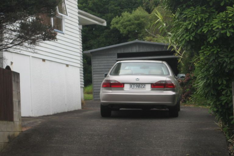 Photo of property in 22 Segedin Place, Glenfield, Auckland, 0629