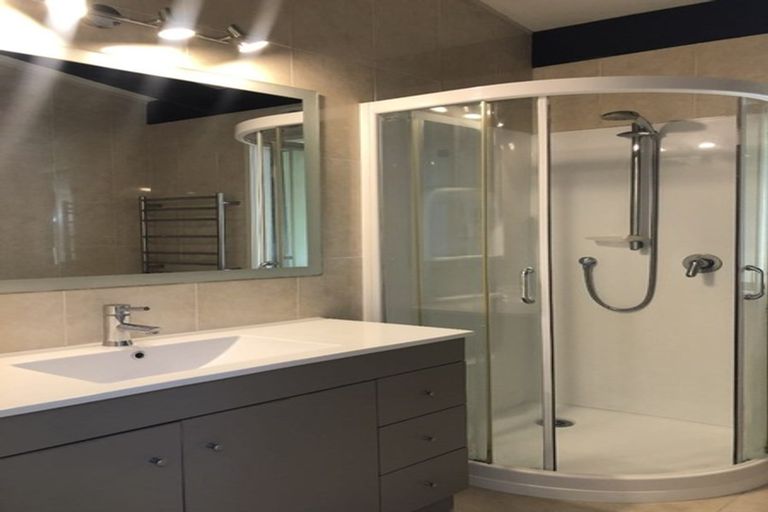 Photo of property in 1/13 Girrahween Drive, Totara Vale, Auckland, 0629