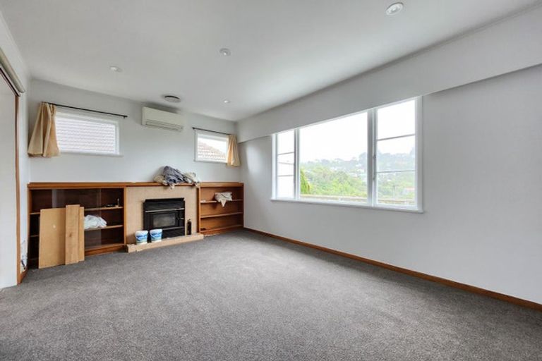 Photo of property in 8 Spenmoor Street, Newlands, Wellington, 6037