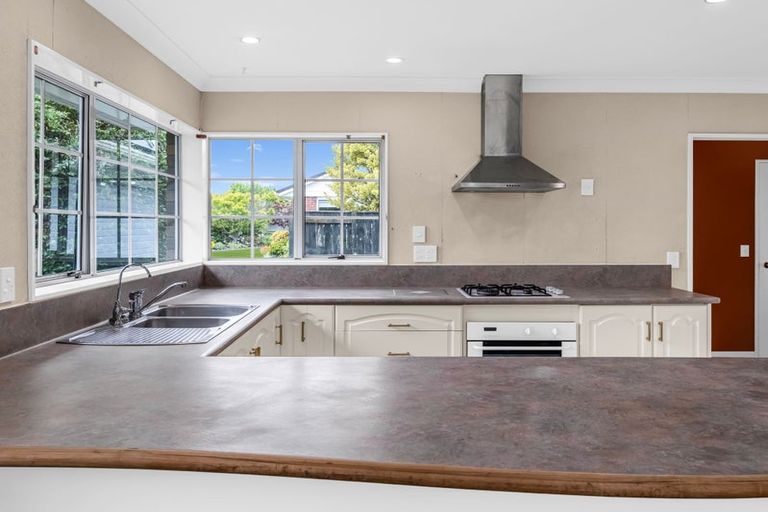 Photo of property in 16 Rosebank Avenue, Kelvin Grove, Palmerston North, 4414