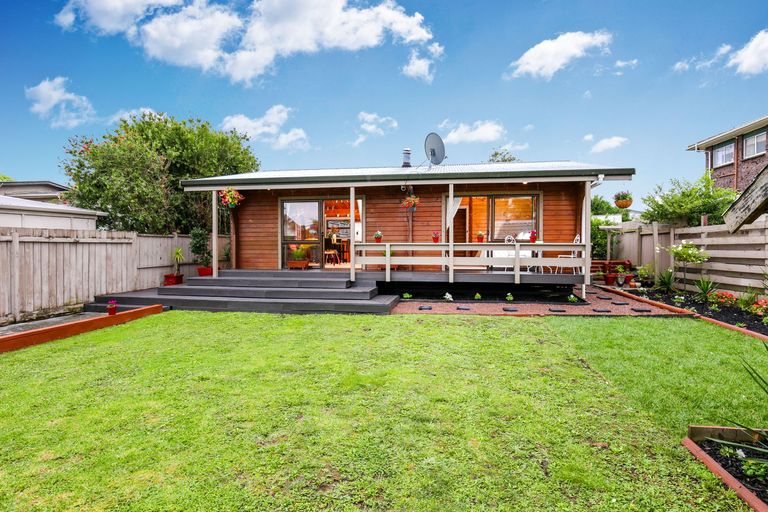 Photo of property in 9 Rewa Street, New Lynn, Auckland, 0600