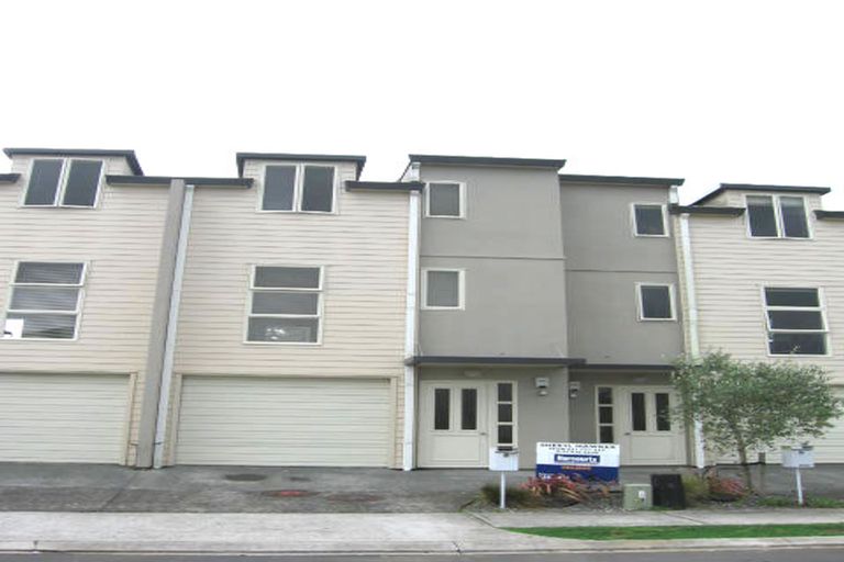 Photo of property in 6 Verdale Circle, Glen Eden, Auckland, 0602