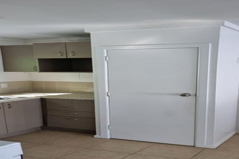 Photo of property in 15f1 Bloomsbury Grove, Newlands, Wellington, 6037