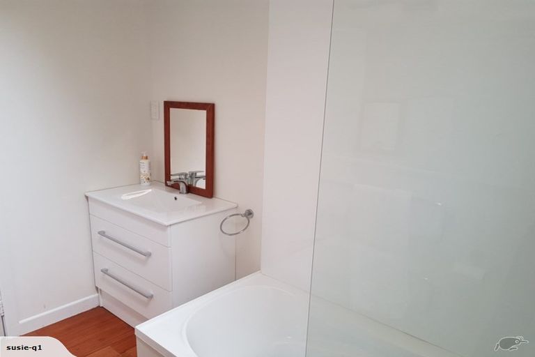 Photo of property in 176 Beach Haven Road, Beach Haven, Auckland, 0626