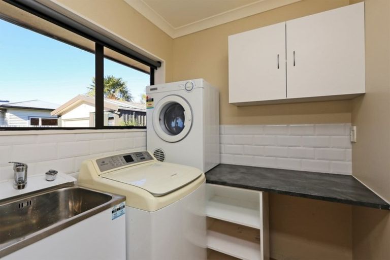 Photo of property in 77 Avondale Road, Taradale, Napier, 4112