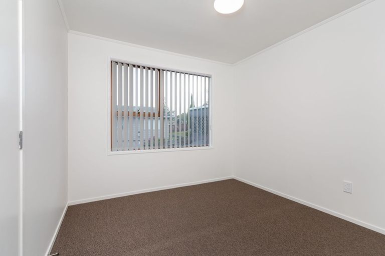 Photo of property in 70 Solar Road, Glen Eden, Auckland, 0602