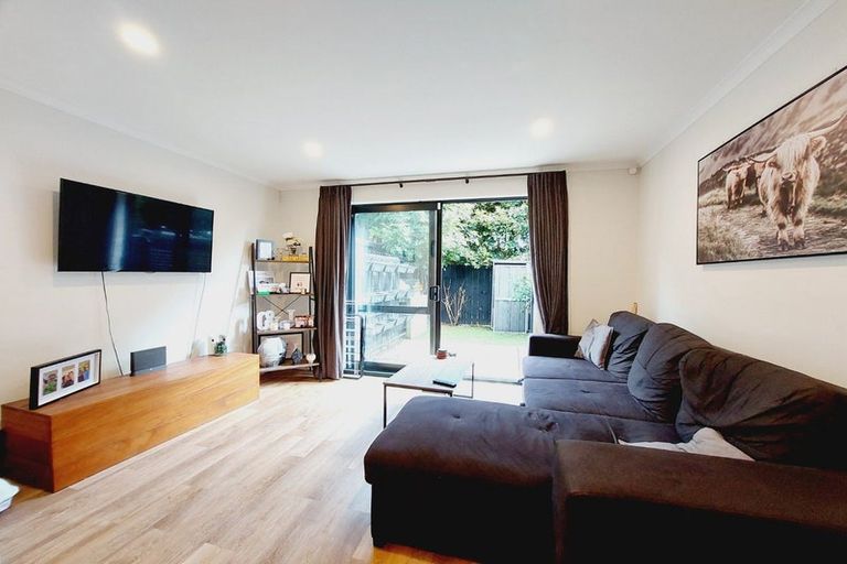 Photo of property in 22 Wharara Lane, Massey, Auckland, 0614