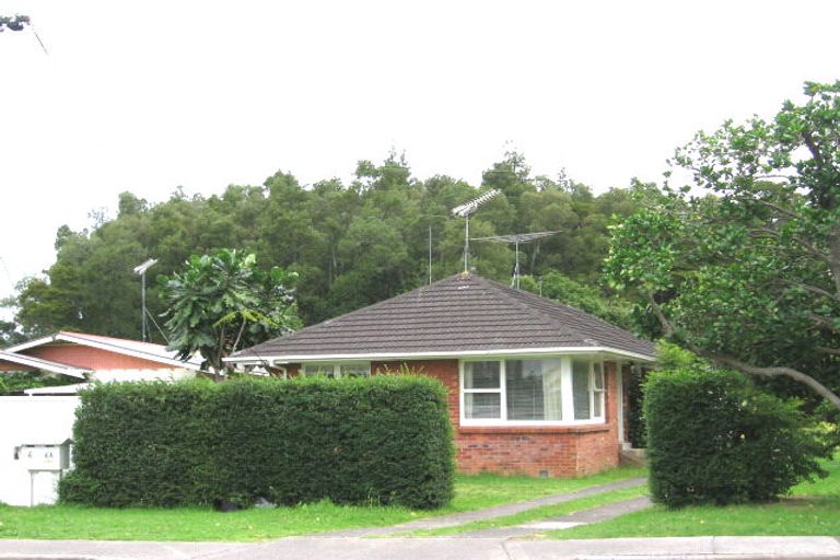 Photo of property in 2/6 Hillcrest Avenue, Hillcrest, Auckland, 0627