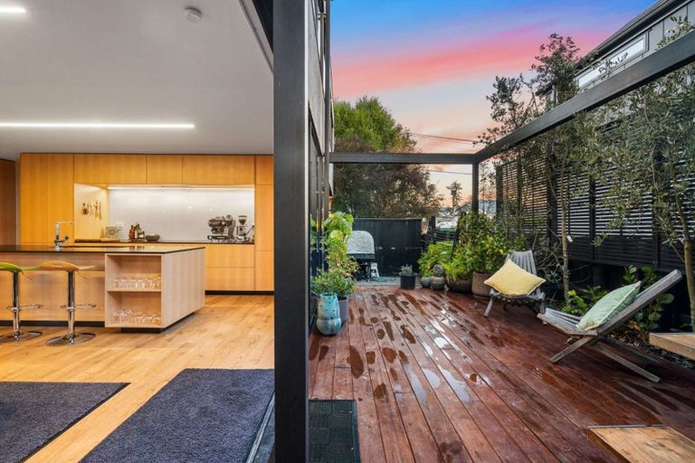 Photo of property in 53a Edward Avenue, Edgeware, Christchurch, 8013