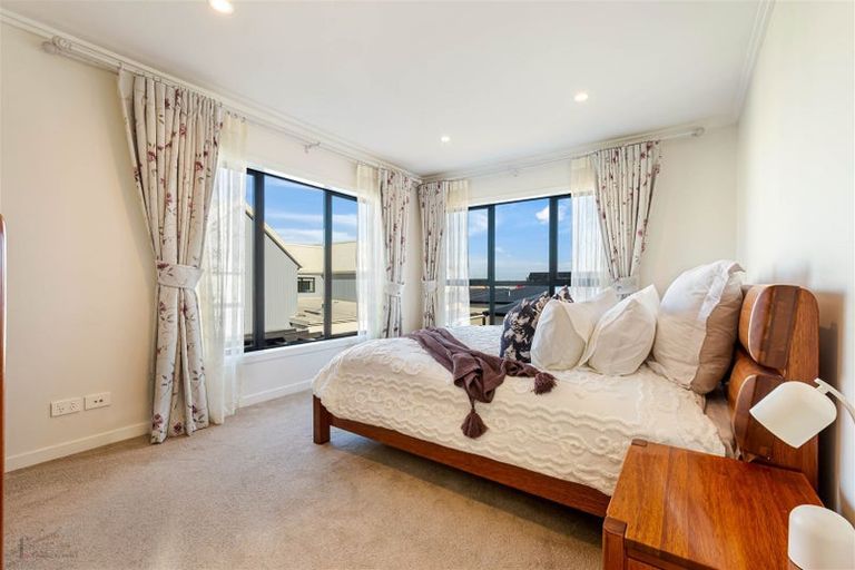 Photo of property in 6 Sacred Kingfisher Road, Hobsonville, Auckland, 0616