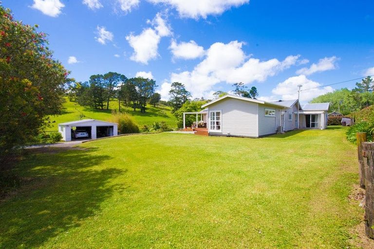 Photo of property in 169 Awa Road, Kumeu, 0891