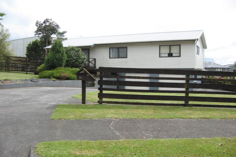 Photo of property in 21 Lochview, Pukekohe, 2120