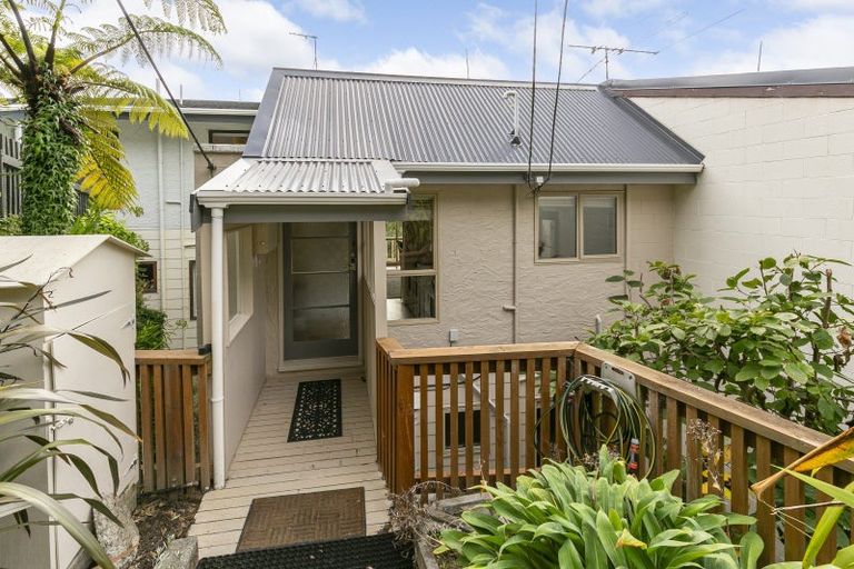 Photo of property in 2/8 Narbada Crescent, Khandallah, Wellington, 6035