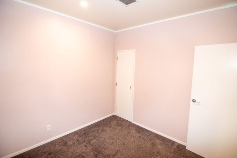 Photo of property in Maddison Apartments, 3/6a Queen Street, Palmerston North, 4410
