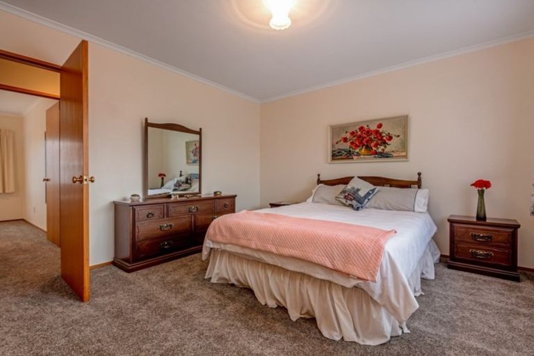 Photo of property in 10 Seville Court, Terrace End, Palmerston North, 4410