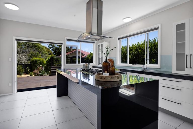 Photo of property in 110 Manawapou Road, Hawera, 4610