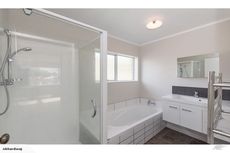 Photo of property in 5 Petrel Place, Massey, Auckland, 0614