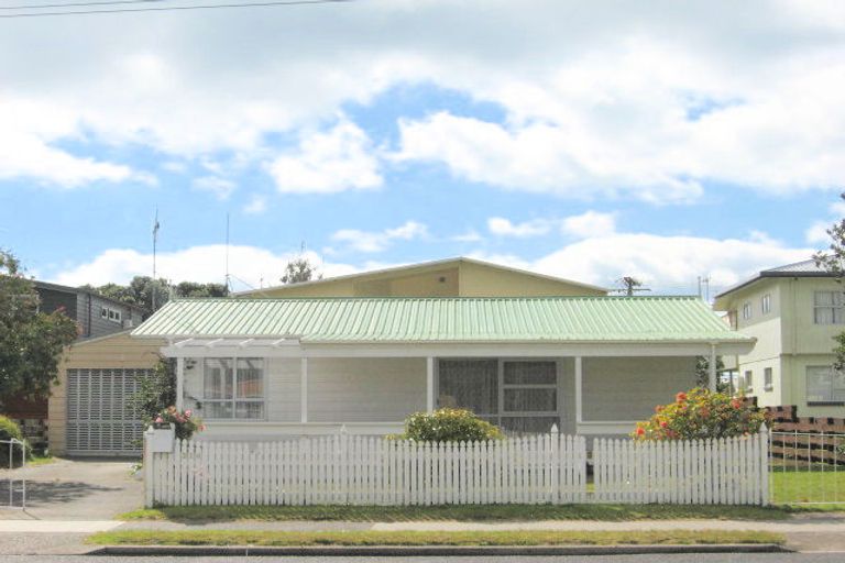 Photo of property in 318 Ocean Road, Whangamata, 3620