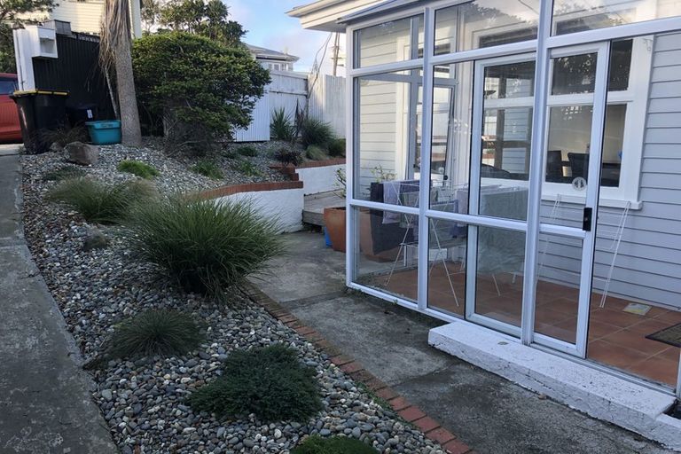 Photo of property in 18 Putnam Street, Northland, Wellington, 6012