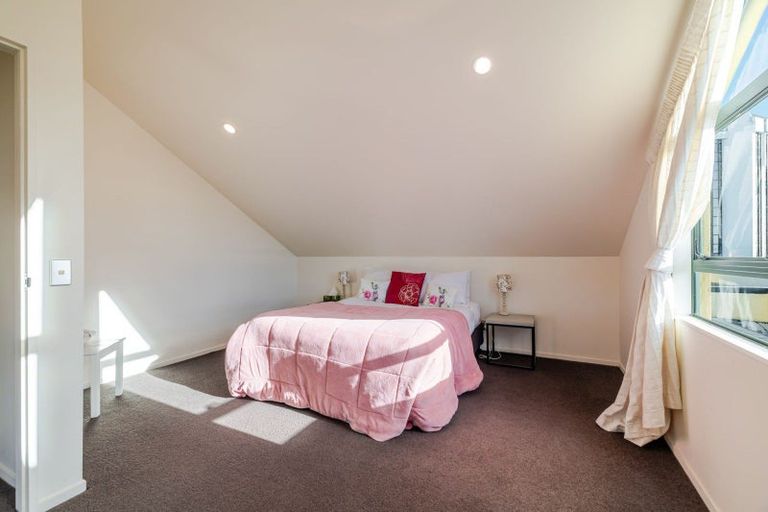 Photo of property in 3/6p Queen Street, Palmerston North, 4410