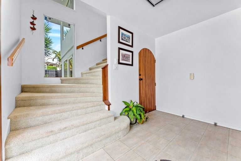 Photo of property in 22 Tiri Road, Milford, Auckland, 0620