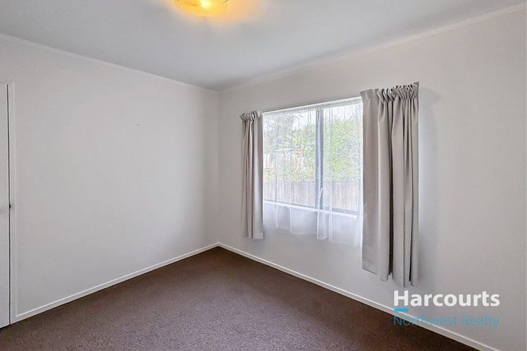Photo of property in 1/729 Swanson Road, Swanson, Auckland, 0612