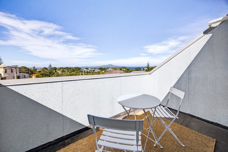 Photo of property in 20 Peter Terrace, Castor Bay, Auckland, 0620