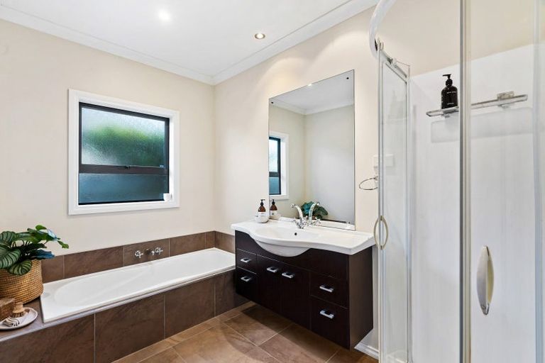 Photo of property in 27 Napier Street, Jervoistown, Napier, 4112