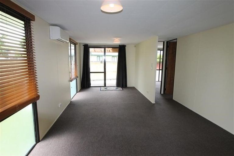 Photo of property in 8 Cameron Place, Ranui, Auckland, 0612